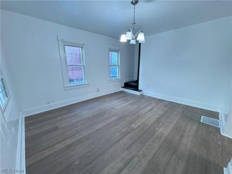 117 Kent Court Akron OH 44305