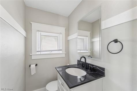 252 17th Street NW Barberton OH 44203