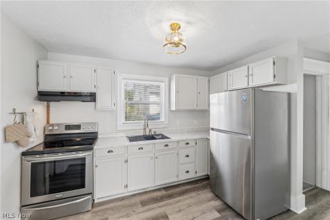 252 17th Street NW Barberton OH 44203