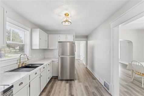 252 17th Street NW Barberton OH 44203
