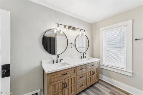 252 17th Street NW Barberton OH 44203