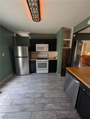 1633 Holland Court SW Canton OH 44706