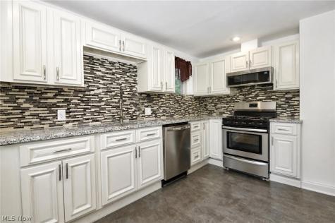 3186 Oak Road Cleveland Heights OH 44118