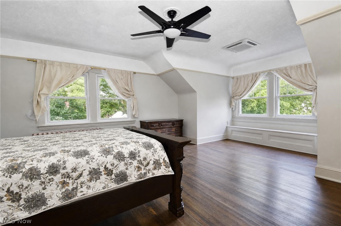 3186 Oak Road Cleveland Heights OH 44118