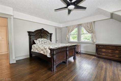 3186 Oak Road Cleveland Heights OH 44118