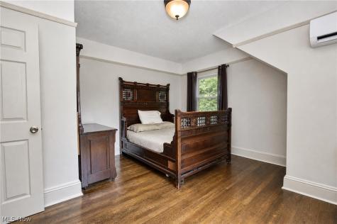 3186 Oak Road Cleveland Heights OH 44118