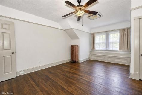 3186 Oak Road Cleveland Heights OH 44118