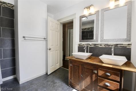 3186 Oak Road Cleveland Heights OH 44118