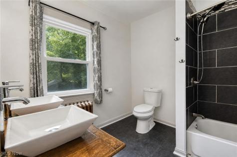3186 Oak Road Cleveland Heights OH 44118