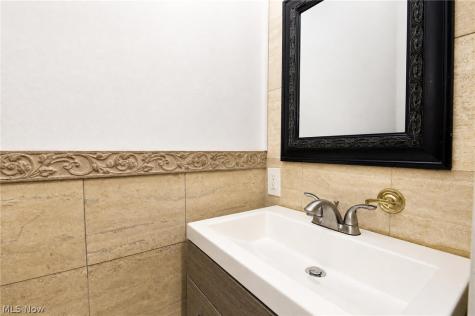 3186 Oak Road Cleveland Heights OH 44118