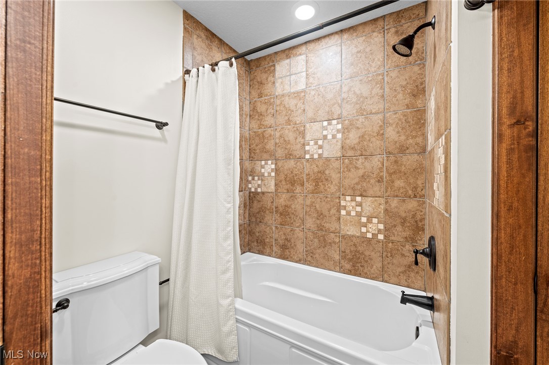 1081 Riverwoods Drive Akron OH 44313