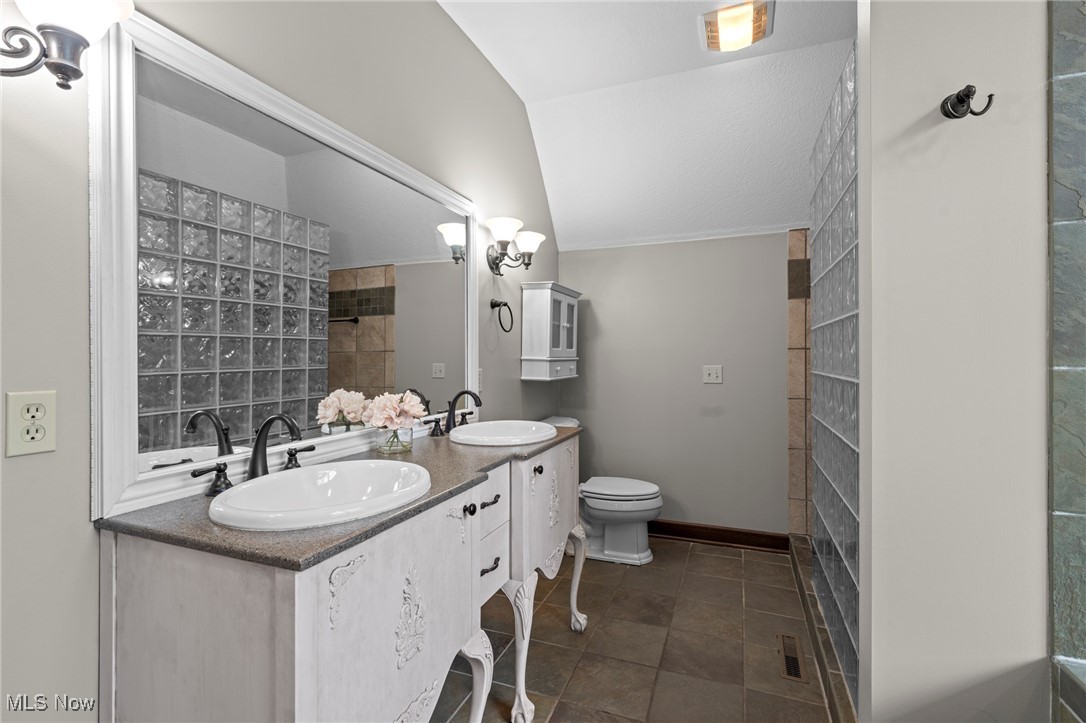 1081 Riverwoods Drive Akron OH 44313