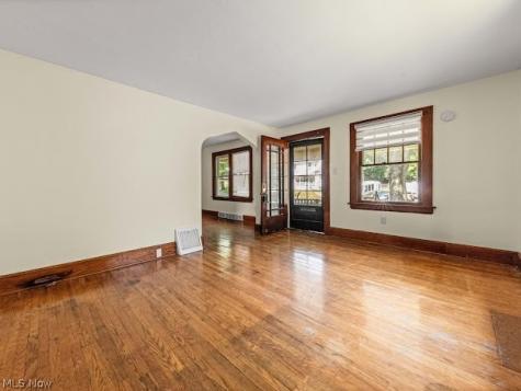 577 Eastland Avenue Akron OH 44305