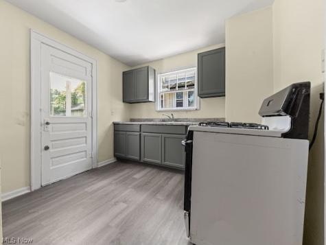 577 Eastland Avenue Akron OH 44305