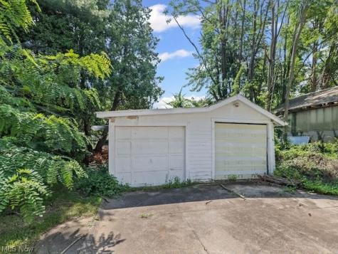 577 Eastland Avenue Akron OH 44305