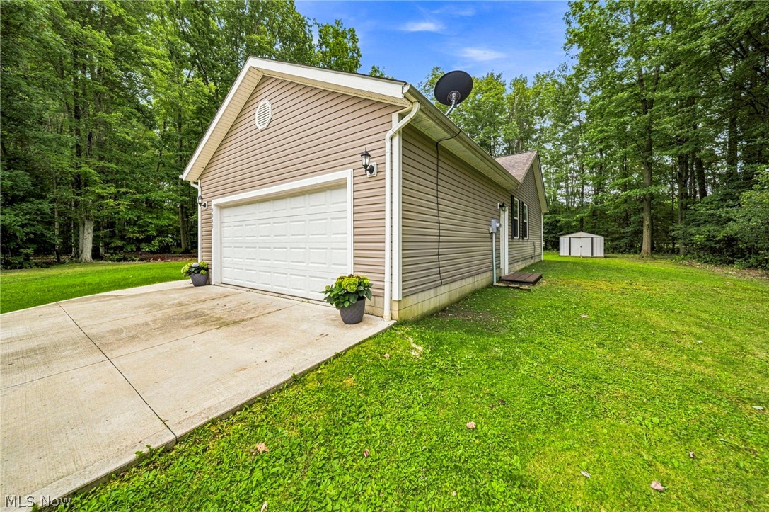 2043 N Park Lane Roaming Shores OH 44084