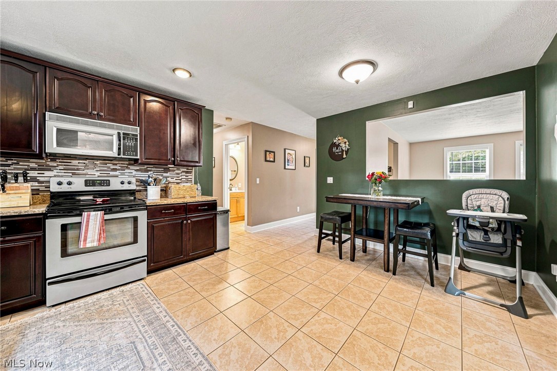 2043 N Park Lane Roaming Shores OH 44084
