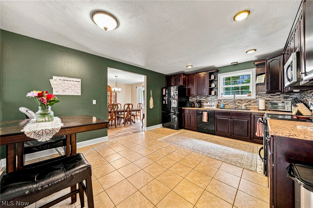 2043 N Park Lane Roaming Shores OH 44084