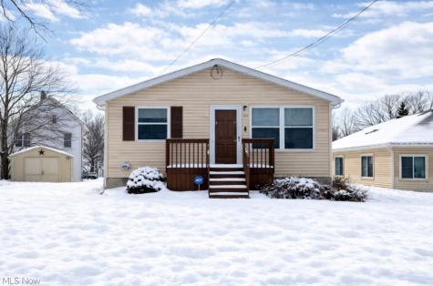 1032 Silvercrest Avenue Akron OH 44314