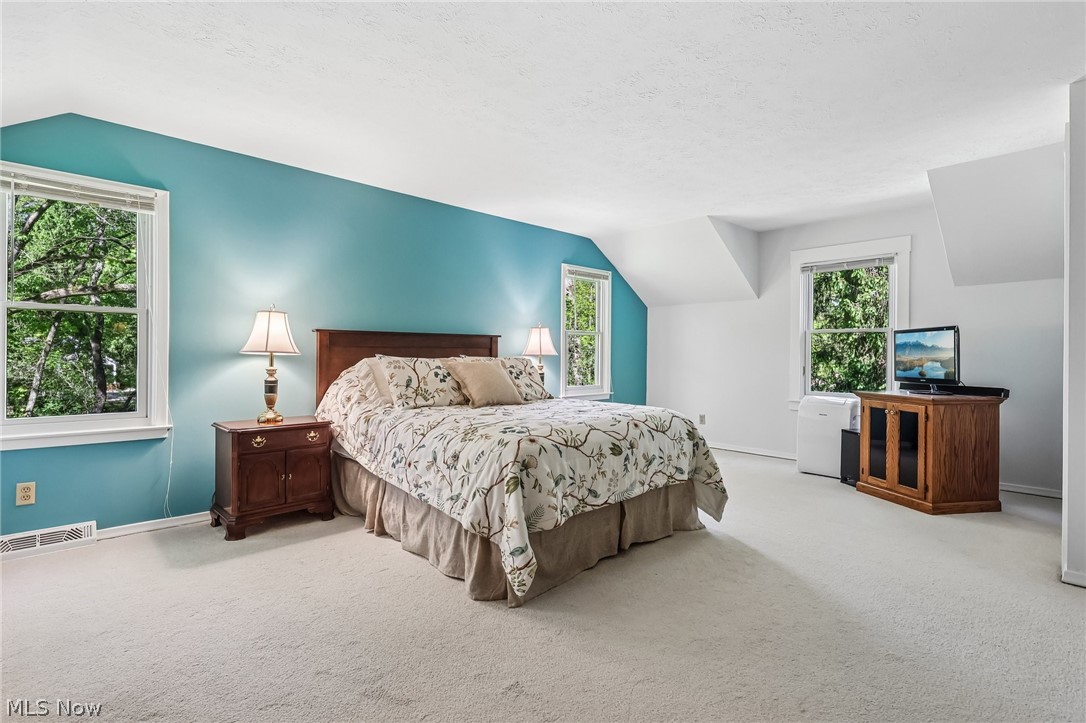 559 Solon Road Chagrin Falls OH 44022