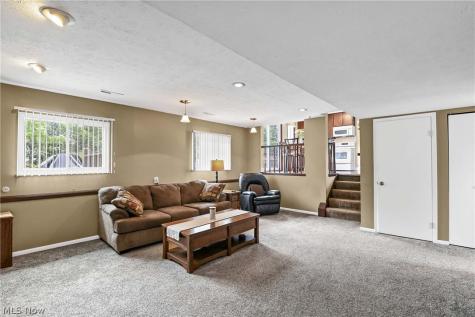 8123 Stuart Court North Royalton OH 44133