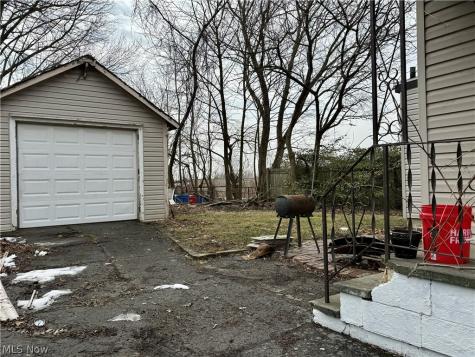 22 Brighton Drive Akron OH 44301