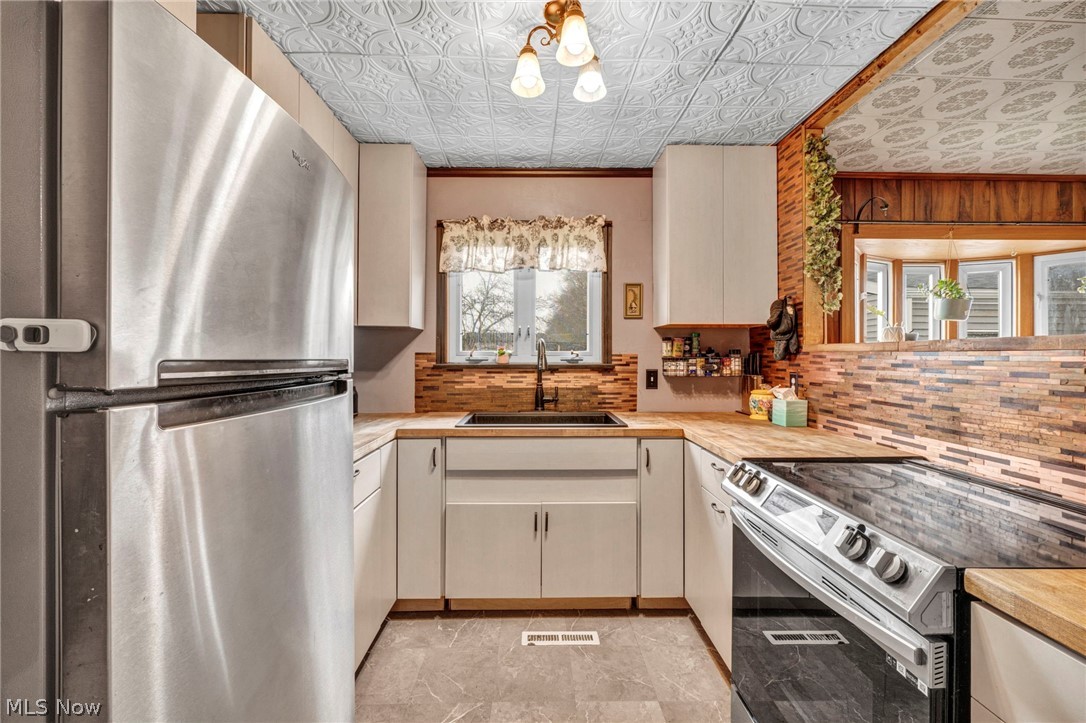 7182 State Route 45 North Bloomfield OH 44450