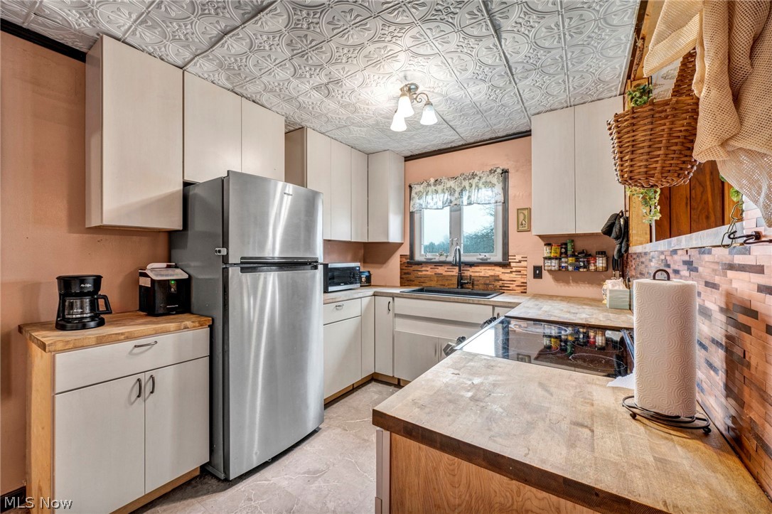 7182 State Route 45 North Bloomfield OH 44450