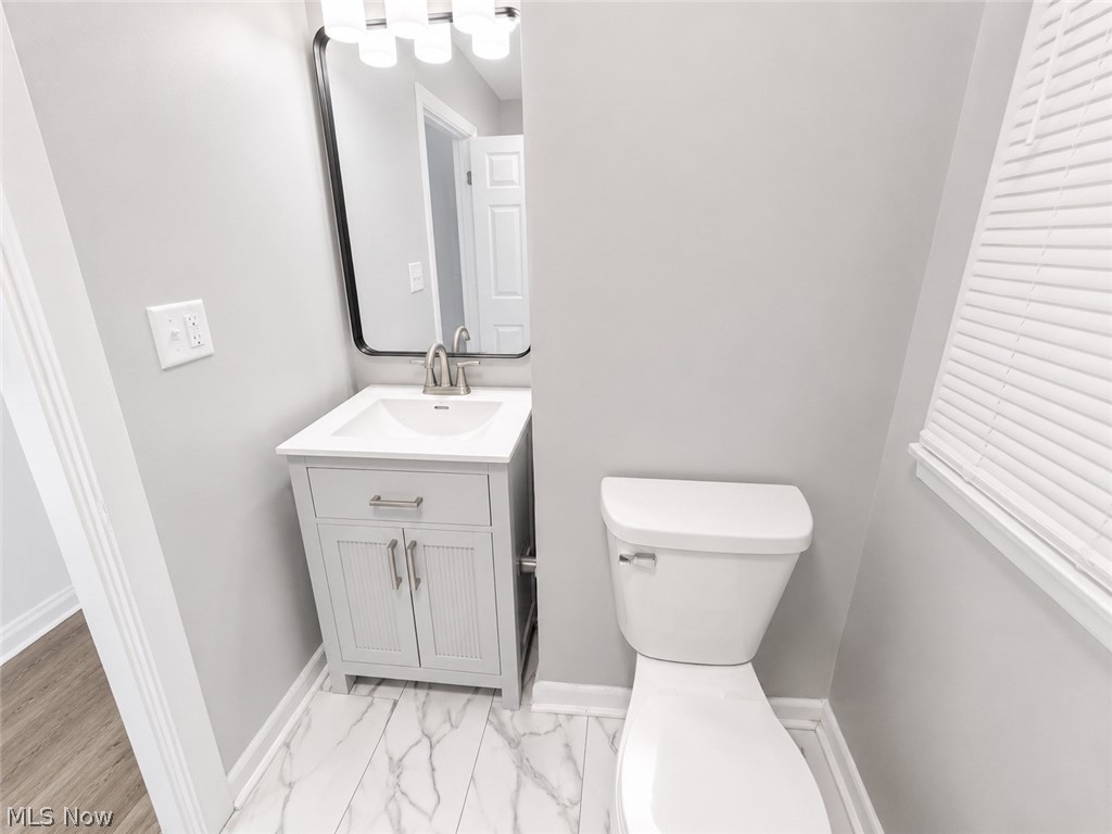 2516 Weir Warren OH 44483