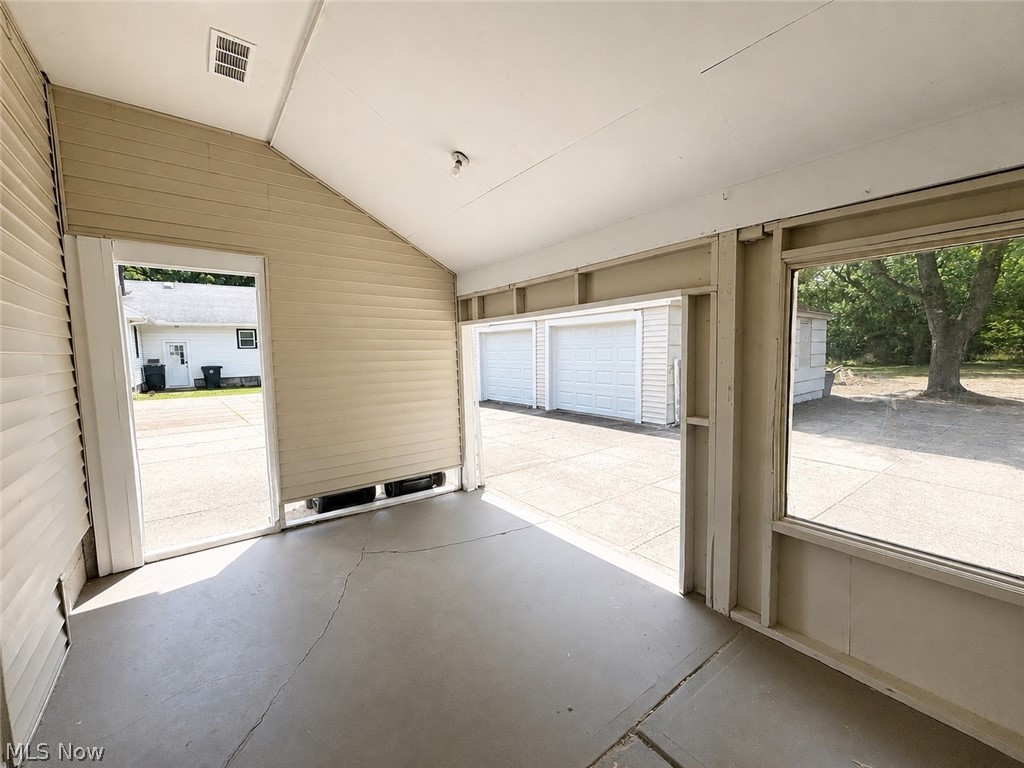 2516 Weir Warren OH 44483