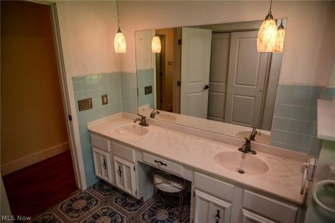 100 Crestwood Circle Marietta OH 45750