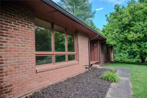 100 Crestwood Circle Marietta OH 45750