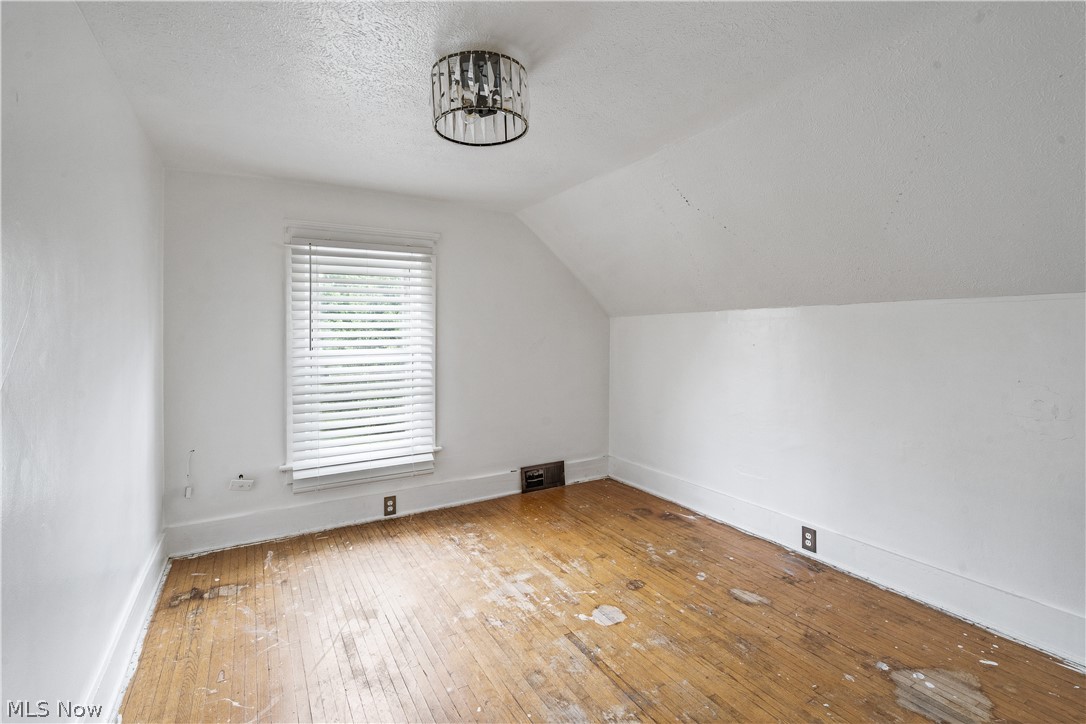 1175 Robert Avenue NW Warren OH 44485