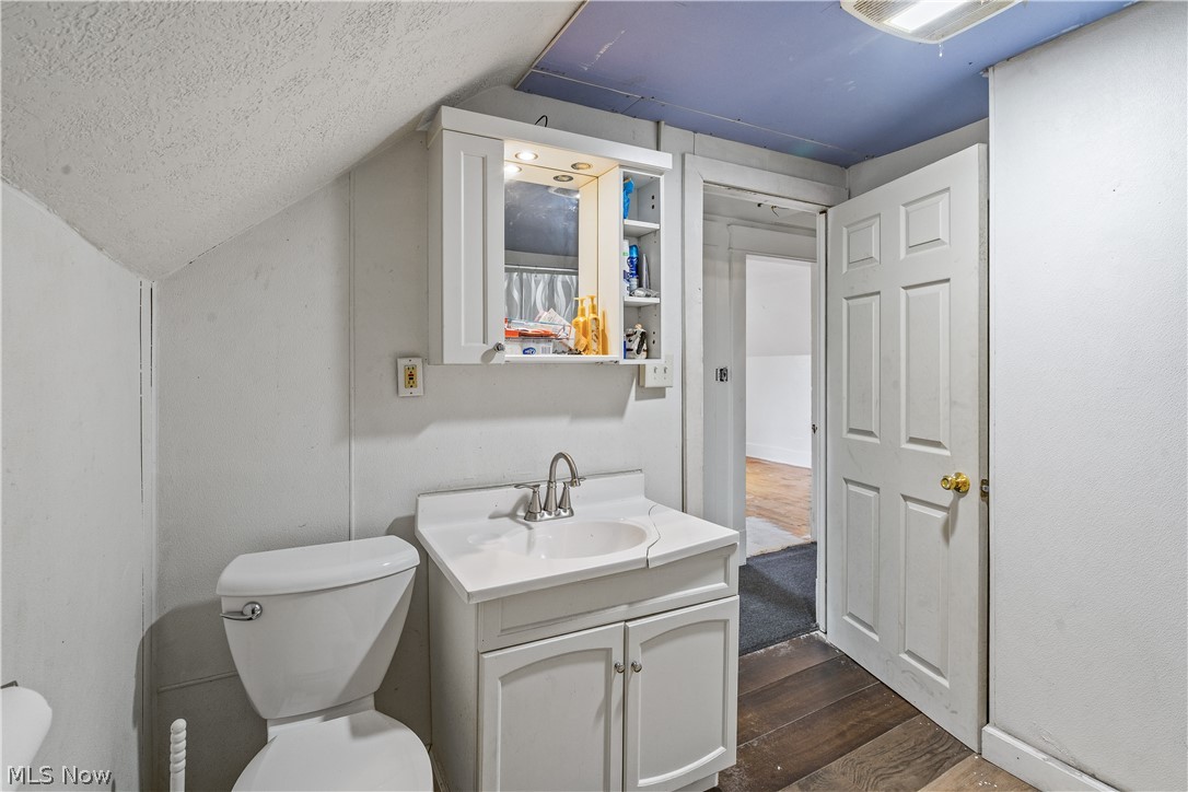 1175 Robert Avenue NW Warren OH 44485