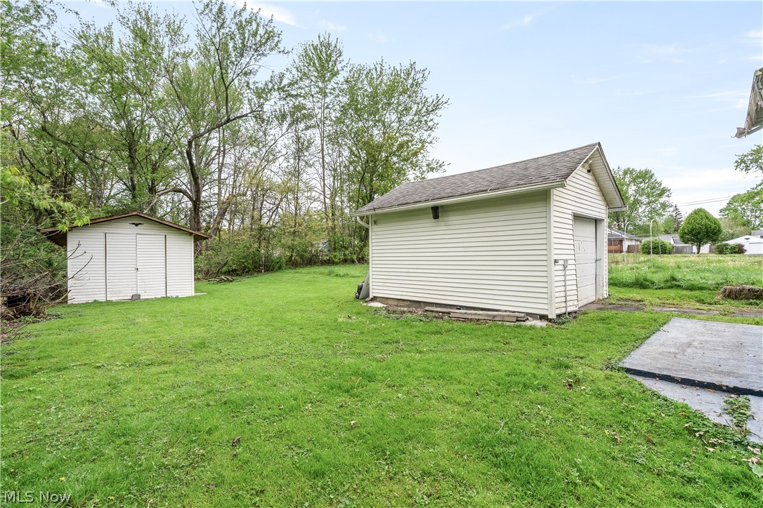 1175 Robert Avenue NW Warren OH 44485