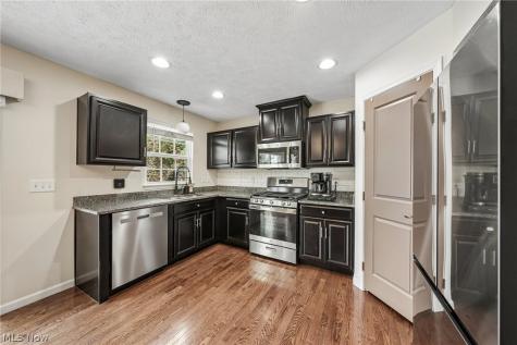1583 Crescent Drive Streetsboro OH 44241