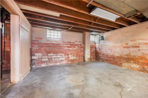 21570 Priday Avenue Euclid OH 44123