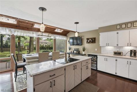 31115 Roxbury Park Drive Bay Village OH 44140