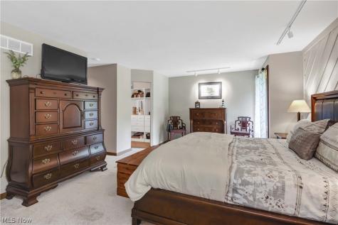 31115 Roxbury Park Drive Bay Village OH 44140