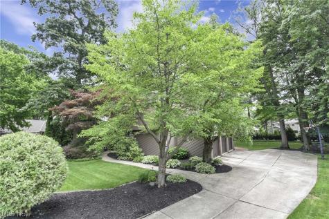 31115 Roxbury Park Drive Bay Village OH 44140