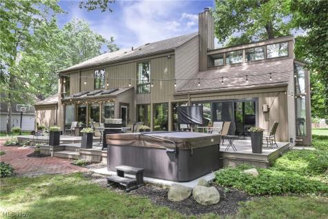31115 Roxbury Park Drive Bay Village OH 44140