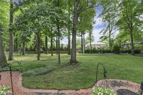 31115 Roxbury Park Drive Bay Village OH 44140