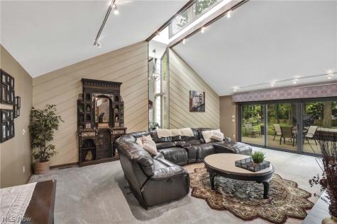31115 Roxbury Park Drive Bay Village OH 44140