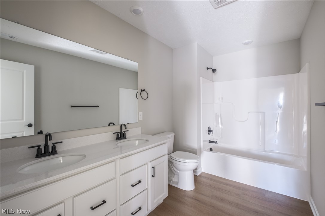 3831 Golden Wood Way Green OH 44685