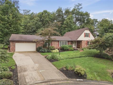 2500 Treetop Circle NE Canton OH 44705