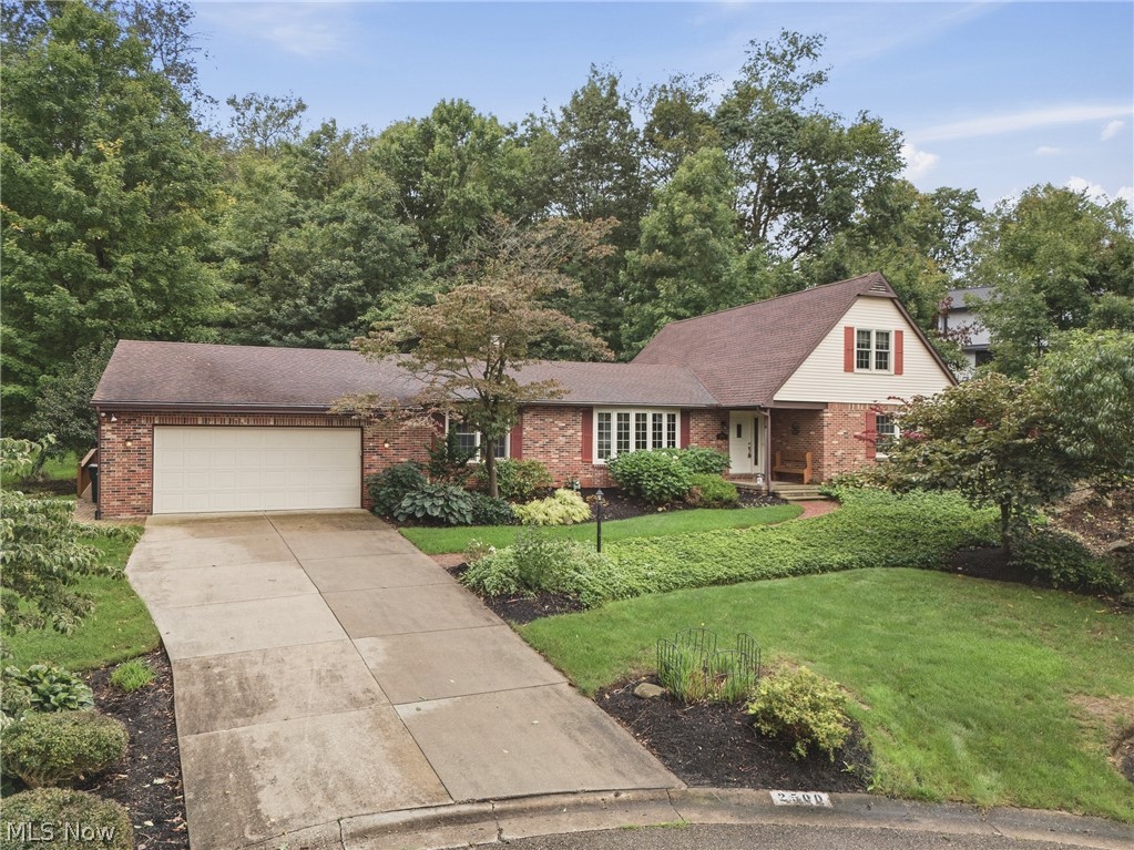 2500 Treetop Circle NE Canton OH 44705