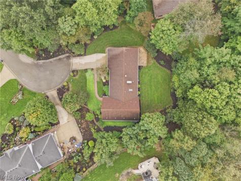 2500 Treetop Circle NE Canton OH 44705