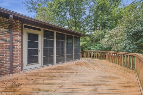 2500 Treetop Circle NE Canton OH 44705