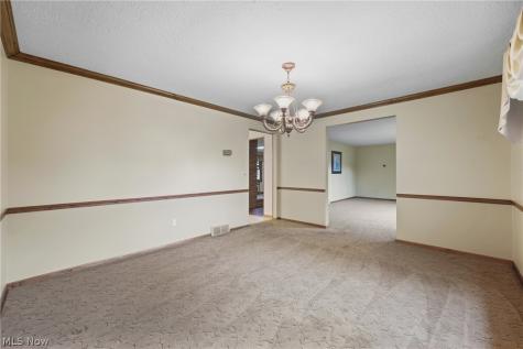 2500 Treetop Circle NE Canton OH 44705