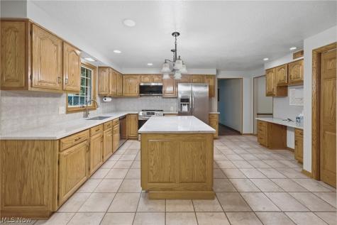 2500 Treetop Circle NE Canton OH 44705